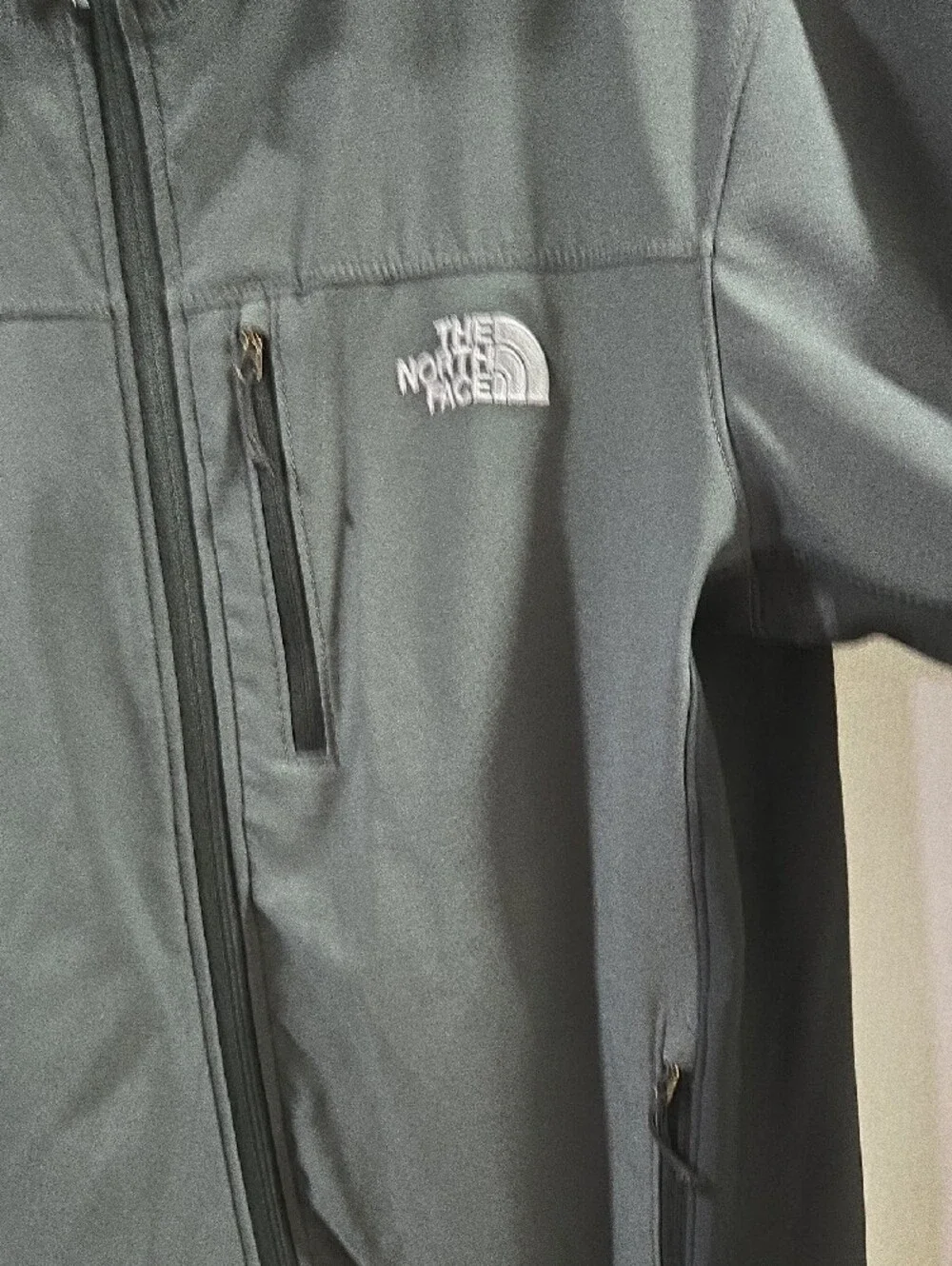The North Face Men's Dark Gray Lightweight Softshell Jacket